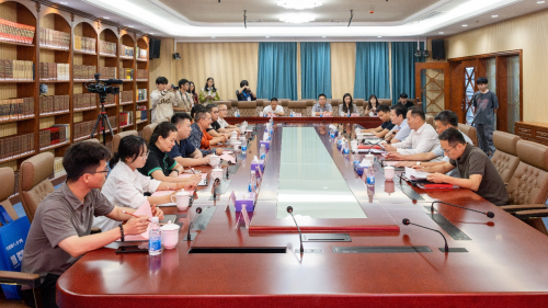 会议现场.png 会议现场.png