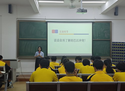 图为梁伟莹授课现场.jpg 图为梁伟莹授课现场.jpg