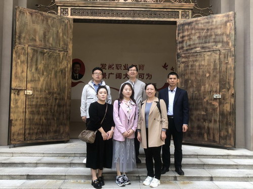 合影留念.jpg 合影留念.jpg