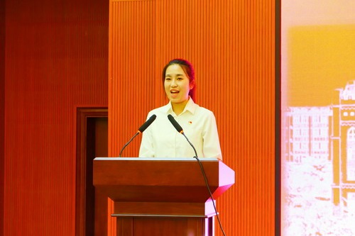 学生代表发言.jpg 学生代表发言.jpg