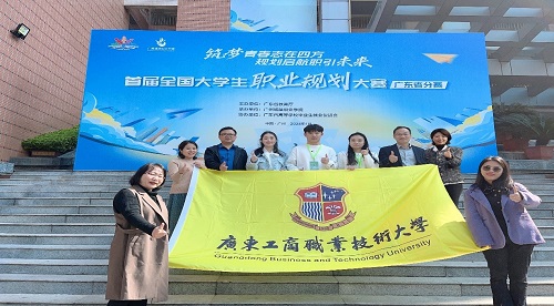 365英国官网参赛师生合影1.jpg 365英国官网参赛师生合影1.jpg