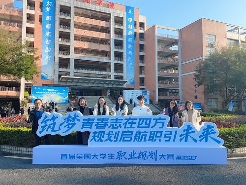 365英国官网参赛师生合影2.jpg 365英国官网参赛师生合影2.jpg