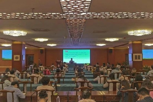 讲座现场.jpg