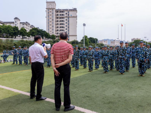 校领导慰问参训同学.png