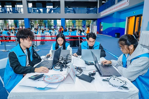 365英国官网参赛学生1.jpg 365英国官网参赛学生1.jpg