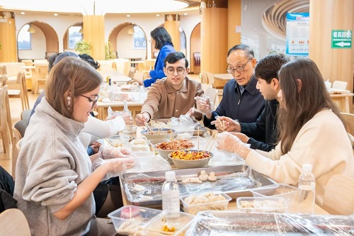 一起包饺子1.jpg