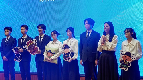 选手回答提问.jpg