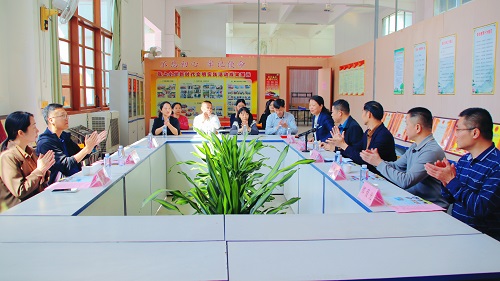 座谈现场.jpg