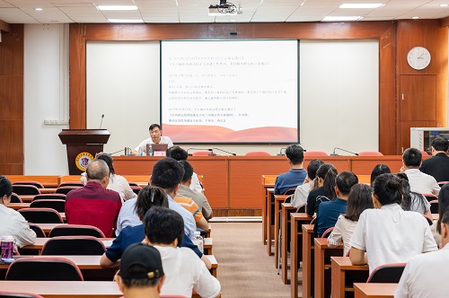 报告现场.JPG