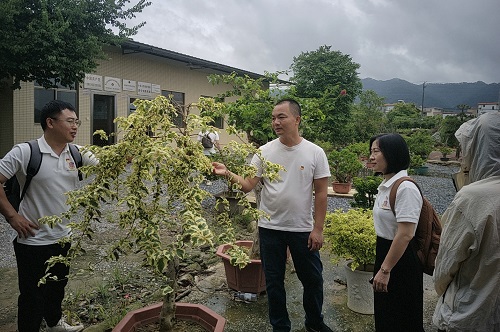 石金坤为教师们讲解.jpg