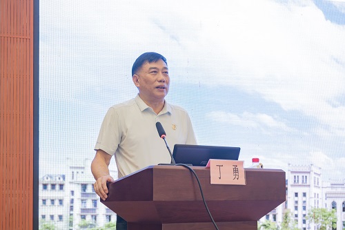 丁勇作报告.jpg