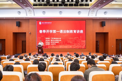 讲座现场.jpg