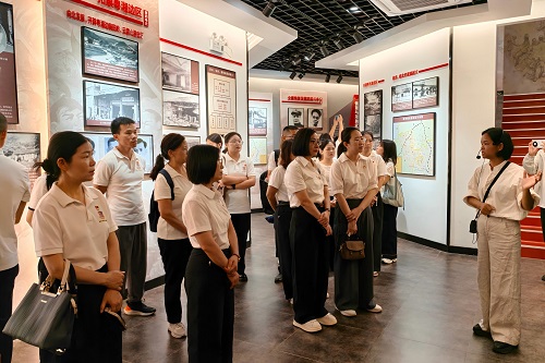 参观广宁县博物馆.jpg
