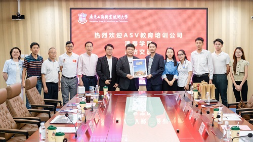 双方合影.jpg 双方合影.jpg