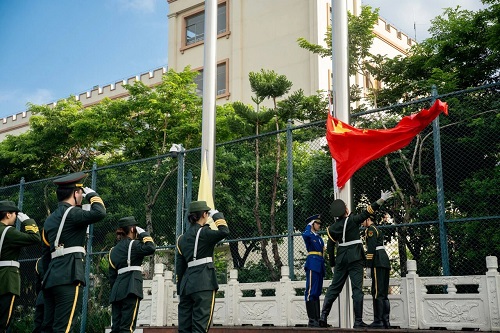 大旺校区升旗仪式现场.jpg 大旺校区升旗仪式现场.jpg
