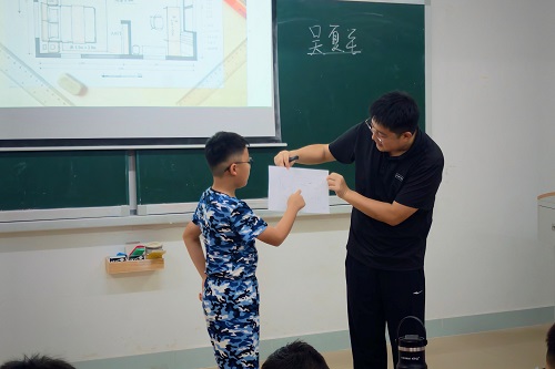 课堂指导.jpg 课堂指导.jpg