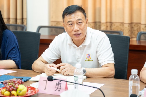 丁勇讲话.jpg 丁勇讲话.jpg