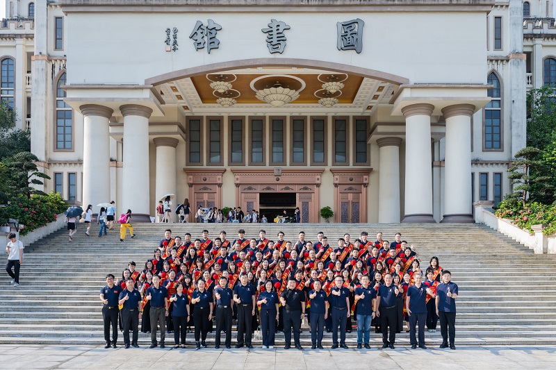合影留念.jpg 合影留念.jpg